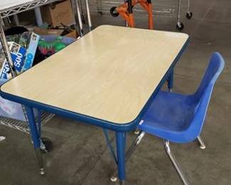 Child table and 1 chair