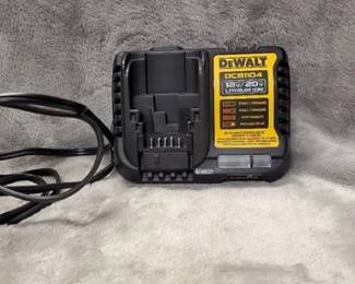 DEWALT 12V MAX/20V MAX Lithium Ion Battery Charger, 4 Amp (DCB1104)