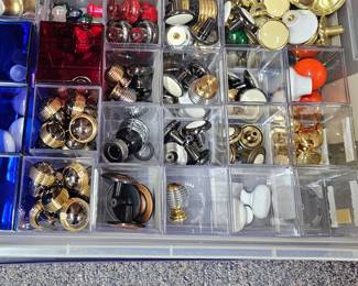 door and dresser pulls and handles 