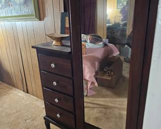 chifforobe 