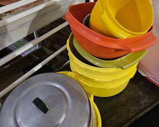 vintage tupper ware with lid