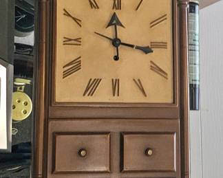 retro mantle clock
