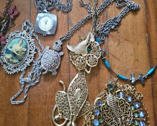 Retro flair, animal jewelry,  some movable 