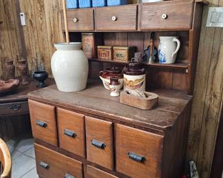 Primitive hutch 
