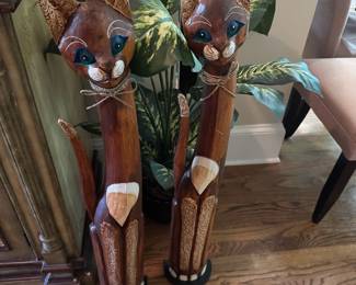 Cat wooden figurines 