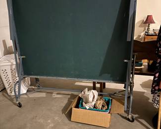 Ping pong table 