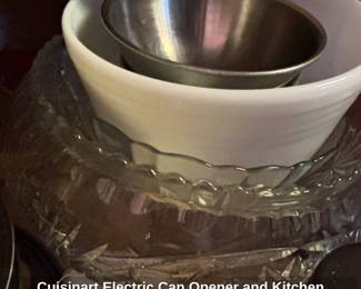 Cuisinart Electric Can Opener and Kitchen Gadget Assortment fourth image