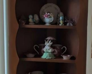 Corner shelf unit and Vintage Floral Teacup and Saucer Set