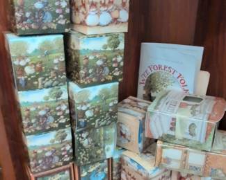 Beatrix Potter The Tale of Peter Rabbit Nesting Boxes and Welcome to the Wonderful World of Forest Folk Book Set