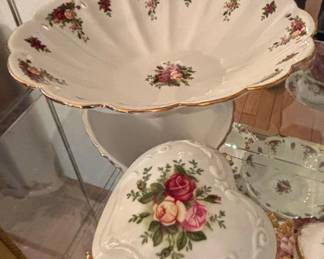 Royal Albert Old Country Roses Tea Set and Accessories fourth image