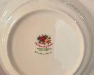 Royal Albert Old Country Roses Musical Teacup and Saucer Set sixth image