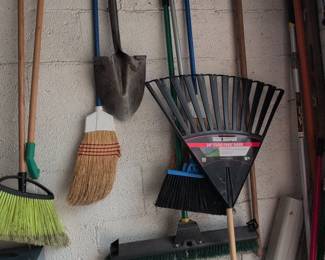 True Temper Clog Free Rake and other yard tools