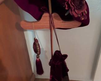 Victorianstyle Velvet Hat with Floral Embellishments and Matching Drawstring Pouch
