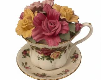 Royal Albert Old Country Roses Musical Teacup and Saucer Set second image