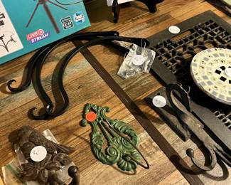 Iron bird hanger, Iron note holder.
