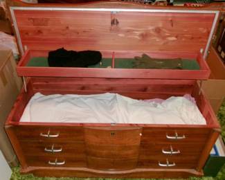 LANE CEDAR CHEST