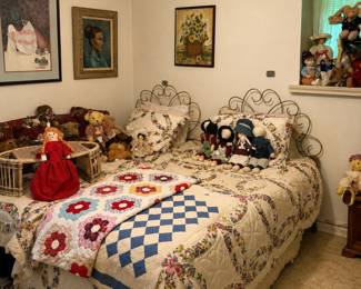 view of children's/kids bed room