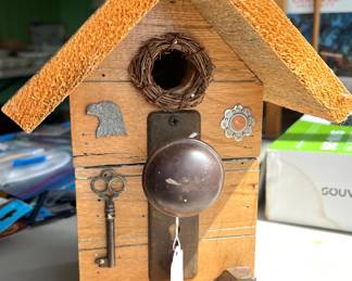 Decorative birdhouse 