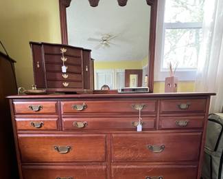 Dresser/mirror , jewelry case