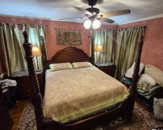 King sz 4 poster bed 