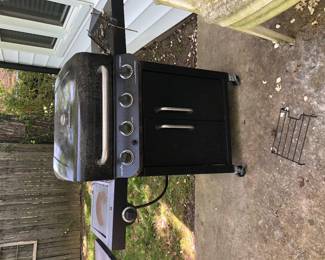 Grill and propane tank 