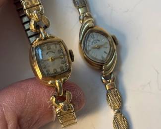 j Lady Elgin GoldTone Ladies Wristwatches with Flexible Bracelets