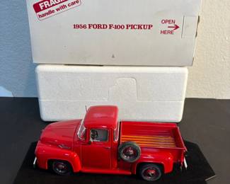 t Danbury Mint 1956 Ford F100 Pickup Model with Original Packaging