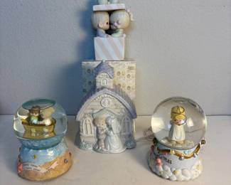 z Enesco Precious Moments Music Box Collection