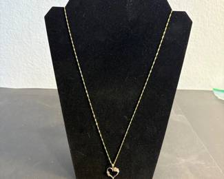 j 14K Gold Chain Necklace with 14K Gold Heart Charm Pendant