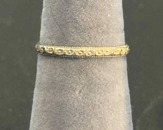 j 18K White Gold Wedding Band