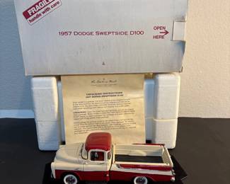 t The Danbury Mint 1957 Dodge Sweptside D100 Diecast Model Truck
