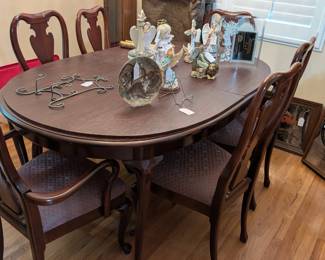 6 chairs, expandable dining table 