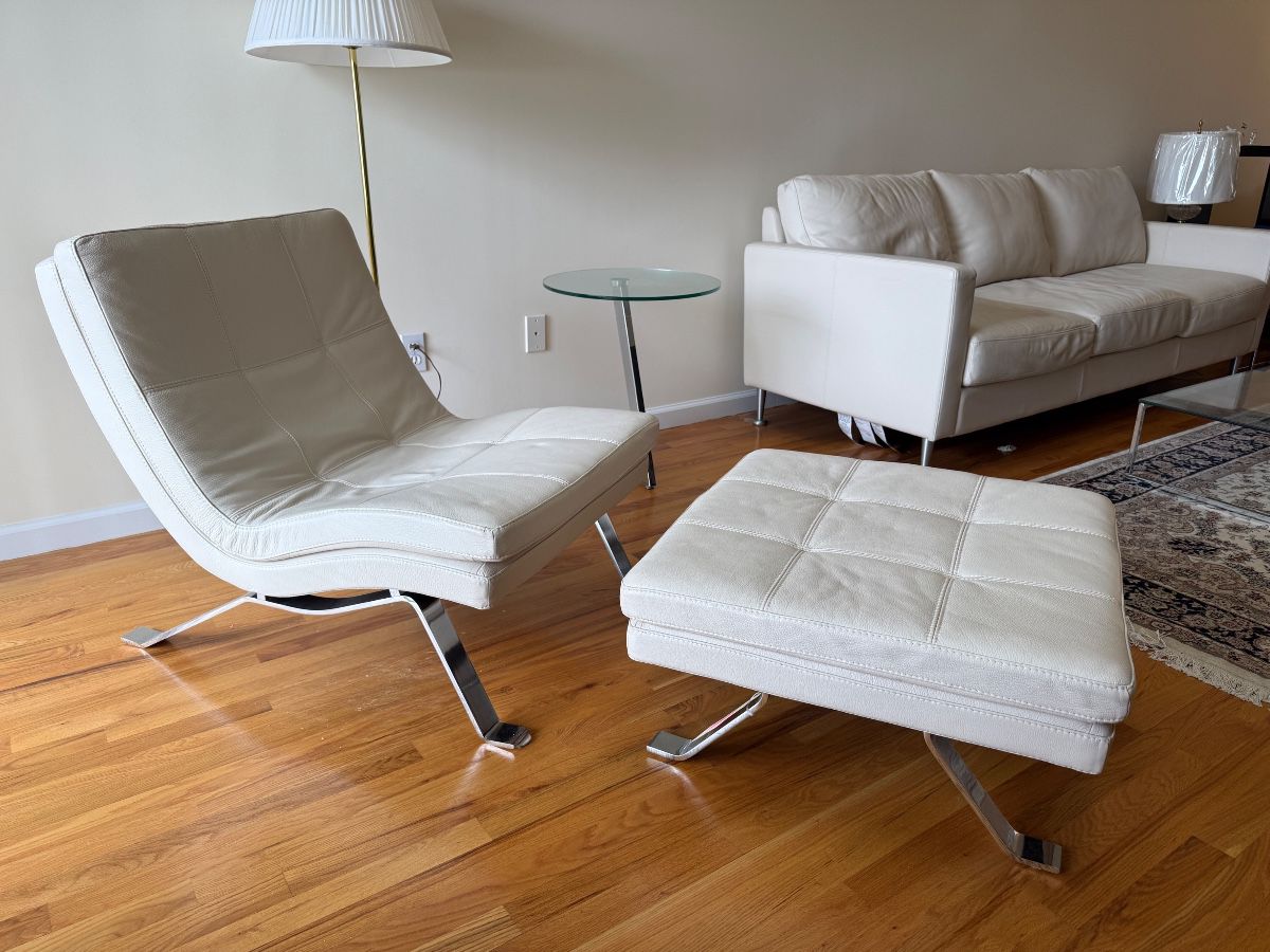 Leather Lounge Chair & Ottoman