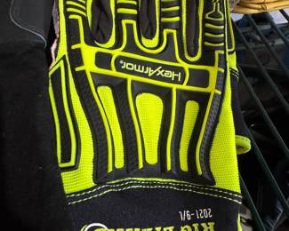 RIg Lizards new in package glove 