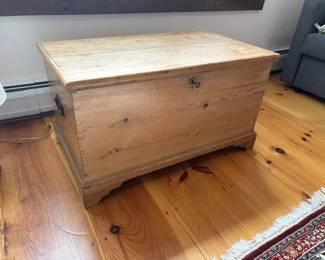 028 – Antique Pine Blanket Chest (Dovetailed) – 34.5 x 20.5 x 19.5