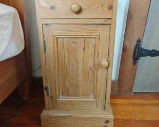 015 – Pair Victorian Pine Bedside Tables – 13 x 13 x 25