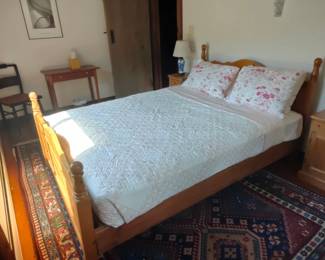 014 – Queen Pine Farmhouse Bed