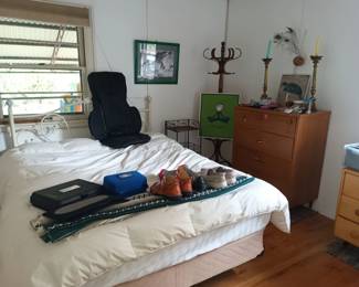 Household and bedroom items