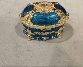 Sankyo Music Box  Blue Enamel Oval with Anastasia Tune