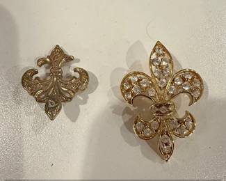 Gold Tone Rhinestone Fleurdelis Brooch Set