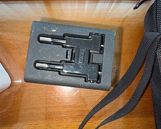 Genius Pack Universal Travel Adapter second image