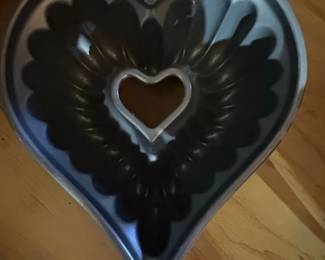 Nordic Ware Elegant Heart Bundt Pan