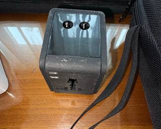 Genius Pack Universal Travel Adapter third image