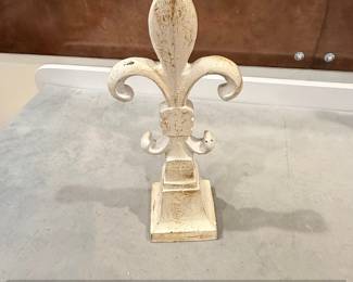 Distressed White Fleurdelis Metal Wall Decor