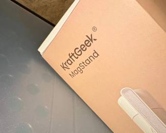 KraftGeek MagSafe Tripod Stand second image