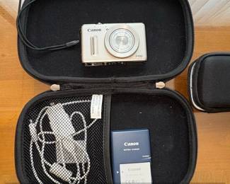 Canon PowerShot S Digital Camera with Accessories