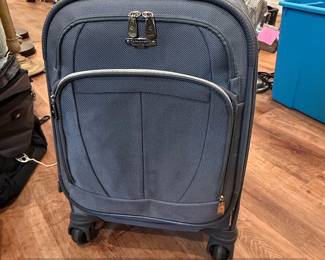 Samsonite Solyte DLX Softside Spinner Luggage