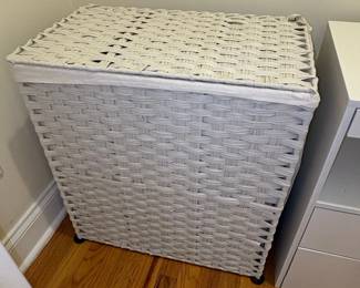 Wicker Laundry Hamper with Lid and Wheels