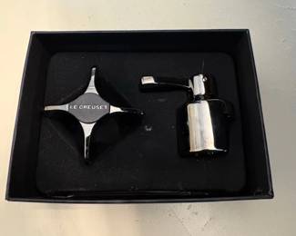 Le Creuset Star Wine Opener and Stopper Set