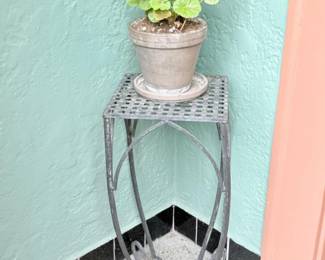 57 WroughtIronSideTablewPelargoniumPlant